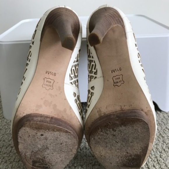 Tory Burch Off White Regan Pumps - Picture 4 of 5